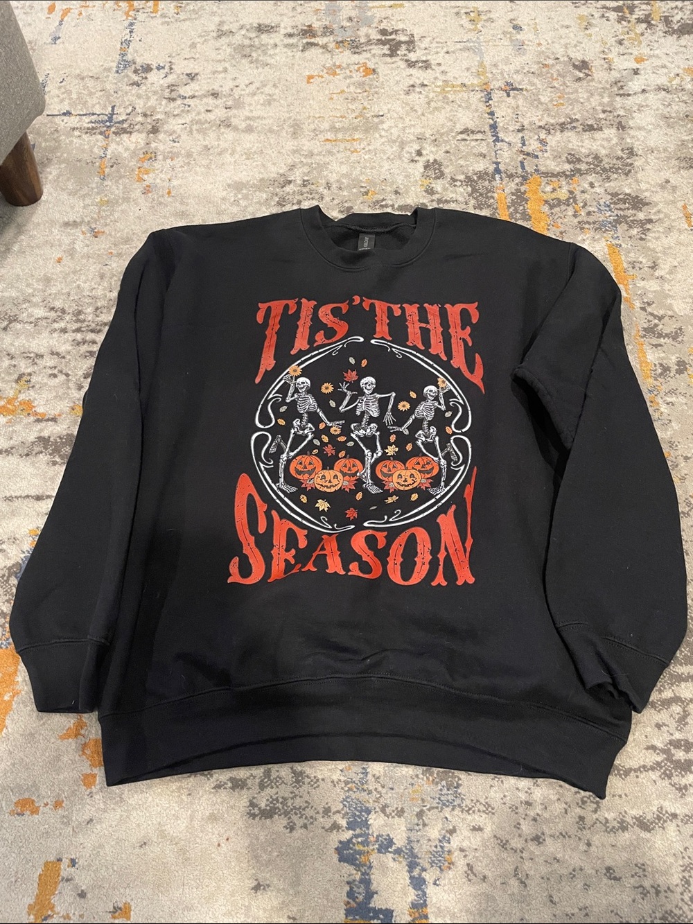 Black 'Tis The Season' Graphic Crewneck Sweatshirt - Halloween Skeleton Design